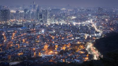 韩国电影精选专题封面，首尔城市夜景与电影场景拼贴，霓虹色调